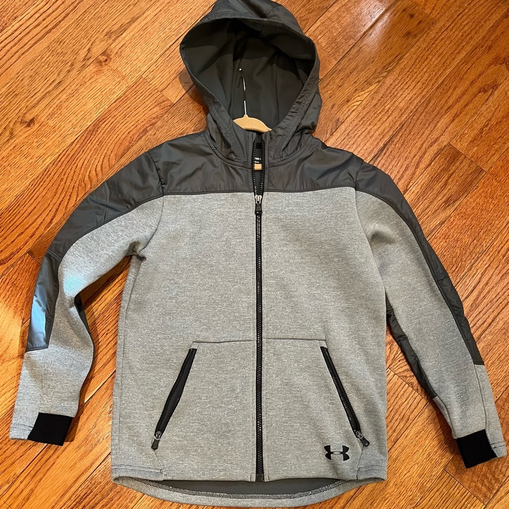 Under Armour Youth Medium sweatshirt zip up w hood